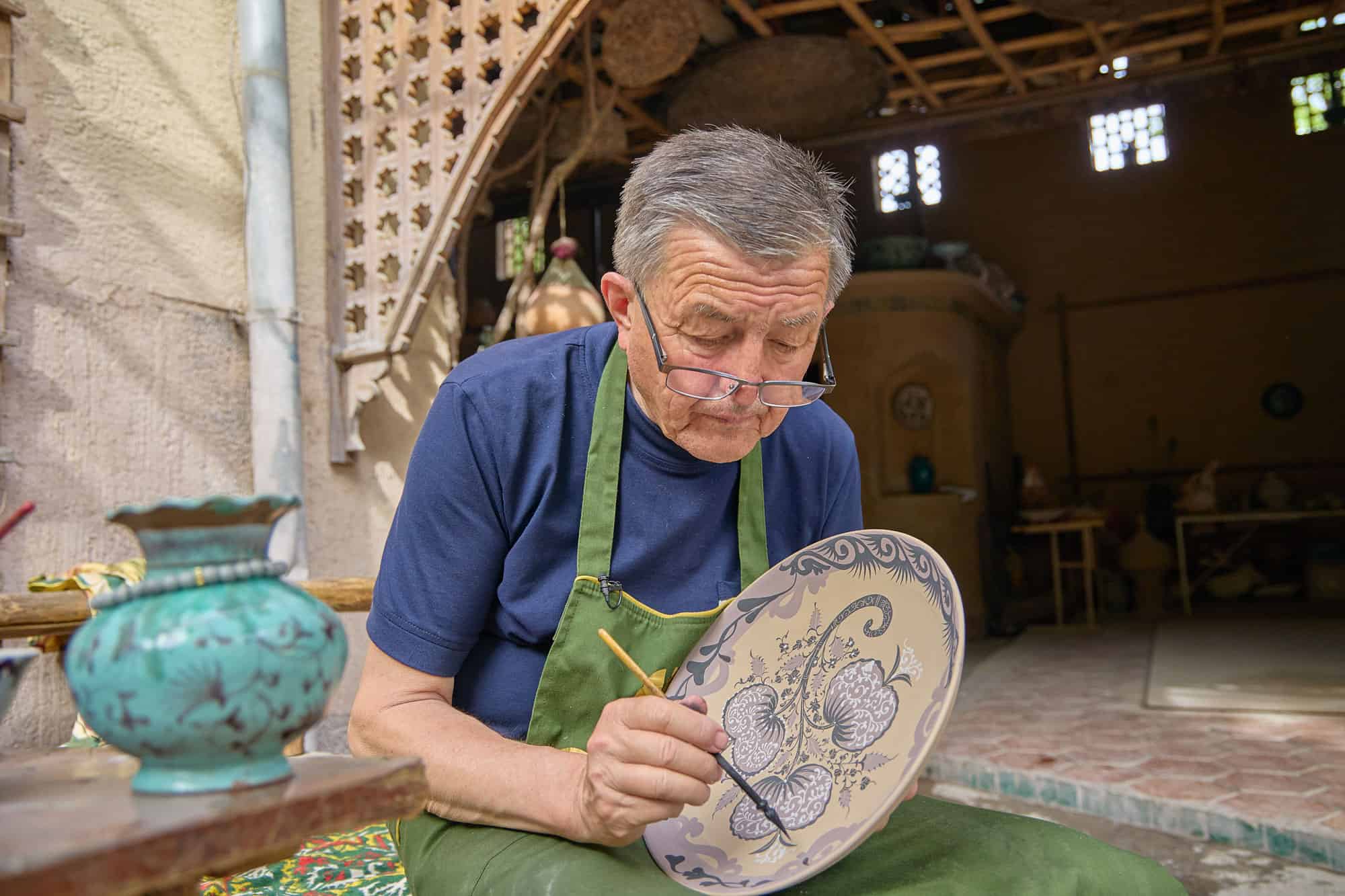 Alisher Nazirov, ceramics master from Rishtan - Fergana Valley Handicrafts